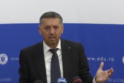 sidicatele pun tunurile pe daniel david se cere demisia ministrului educatiei 6932b8fd7c578