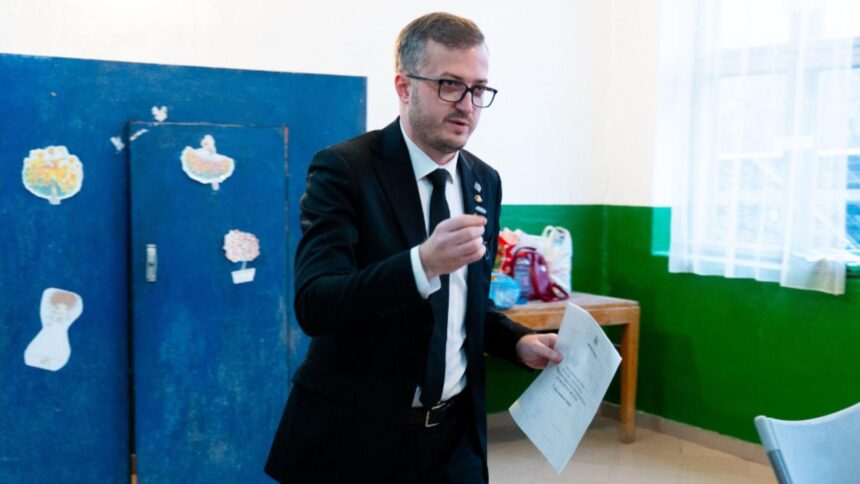 stefanita avramescu candidatul aur la presedintia cj buzau a votat la primele ore ale diminetii in chiojdu azi am votat pentru buzau 693536263034a
