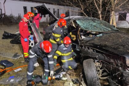 tragedie pe dn17 doi tineri au murit dupa o ciocnire catastrofala intre masini chiar in a doua zi de craciun foto 694e8dac6edf4 1