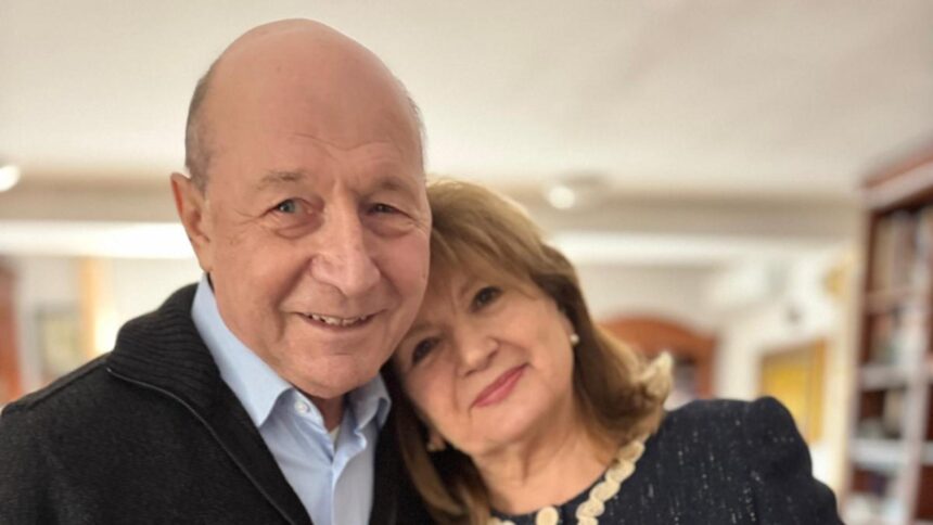 traian basescu a sarbatorit nunta de aur fostul presedinte si sotia sa maria si au reinoit juramintele 69349ed796245
