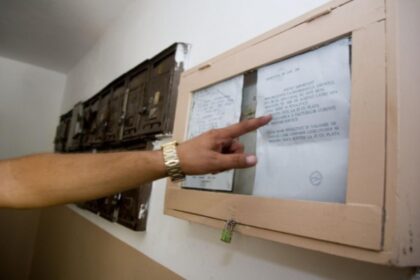 trei persoane mama fiica si ginere cercetate pentru delapidarea fondurilor a noua asociatii de proprietari din bucuresti 69301bbbb397f