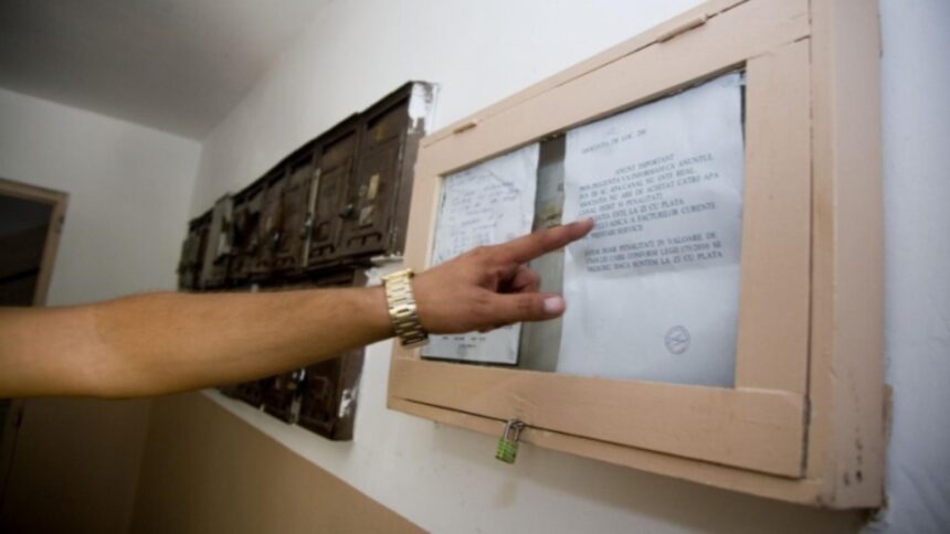 trei persoane mama fiica si ginere cercetate pentru delapidarea fondurilor a noua asociatii de proprietari din bucuresti 69301bbbb397f