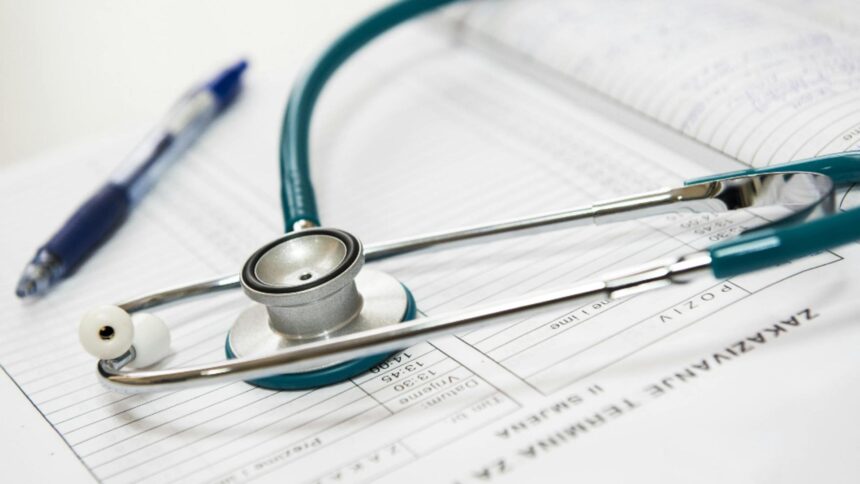 un medic si o asistenta de la upu bacau sub control judiciar dupa ce au eliberat concedii medicale false 693aa53d54d97