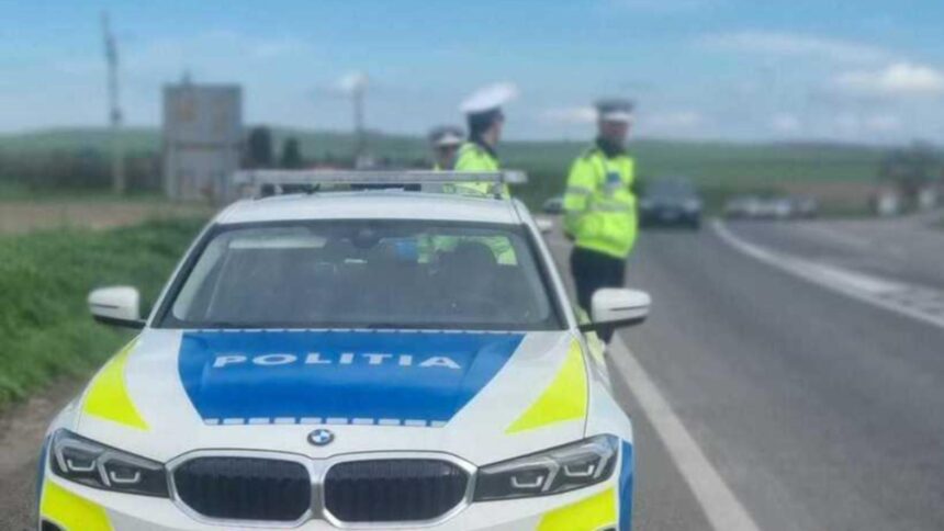 un politist din arad a fost lovit de o masina in timpul unei actiuni cu radar pe autostrada barbatul a fost transportat la spital 69392e3d98c85