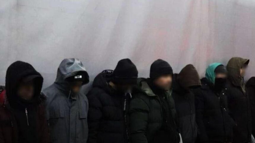 11 migranti din maroc descoperiti ascunsi intr o duba in ptf calafat printr o metoda inedita 697388640d3c6