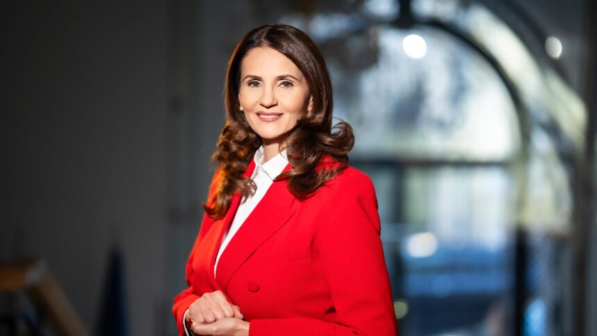 anca alexandrescu despre episodul cu nicusor dan blocat la paris este doar un circ pentru a l victimiza si a l arata cat este de modest el 695e760c0406d