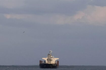 armata americana a lansat o ampla operatiunea de capturare a unui petrolier rusesc care a fortat blocada impusa venezuelei foto 695e65be111ed