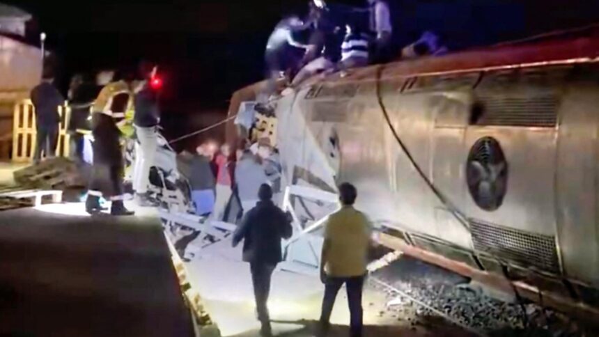 bilantul tragediei feroviare din spania a crescut dramatic sunt cel putin 39 de morti si sute de raniti video 696dde71c0711