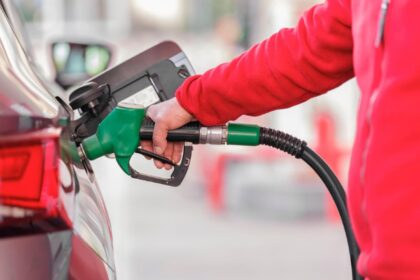 criza fara precedent oameni inscrisi de luni intregi pentru benzina un barbat s a inscris la coada in urma cu 3 luni iar acum se afla pe locul 5 052 69601c0fa560a