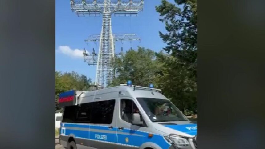 fanaticii climei au lasat in bezna capitala europeana cine sunt extremistii care au lasat berlinul in intuneric 695d6aeb8912c