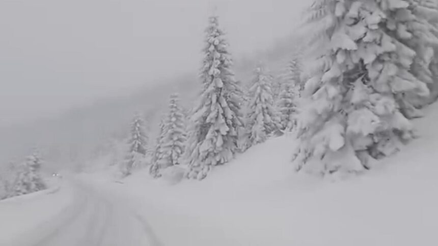 iarna loveste din nou drumuri blocate ninsori abundente si risc crescut de avalansa 6958b4be03be6
