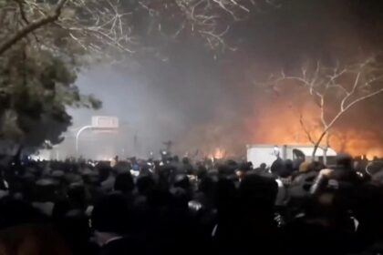 imagini cutremuratoare cu trupuri umane in fata unei morgi din teheran difuzate online video 69640e30cc4e8
