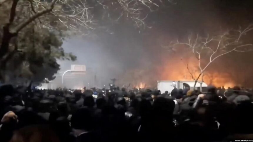 imagini cutremuratoare cu trupuri umane in fata unei morgi din teheran difuzate online video 69640e30cc4e8