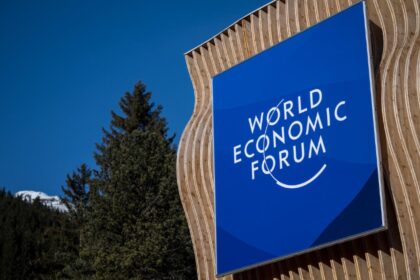 nicusor dan va lipsi de la forumul de la davos pe cine trimite romania la cea mai importanta intalnire a anului unde va veni si trump 696d43d5b8c27