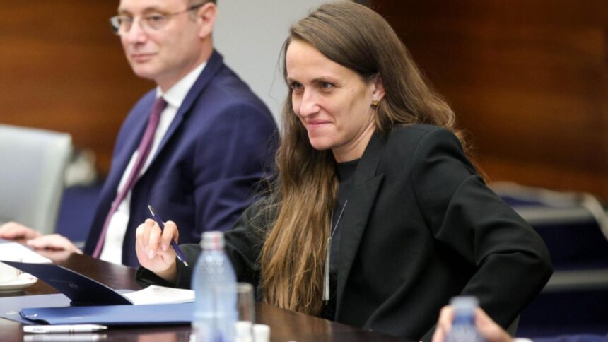 opozitia suveranista initiaza o motiune impotriva rezistei toiu pe care o acuza de tradare prin sustinerea acordului mercosur 696233a8065cc