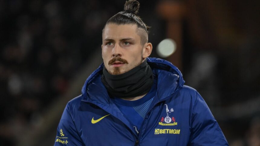 video exclusiv sa plece sfat transant pentru radu dragusin blocat pe banca la tottenham va fi greu daca o da prost 696cc188b124d