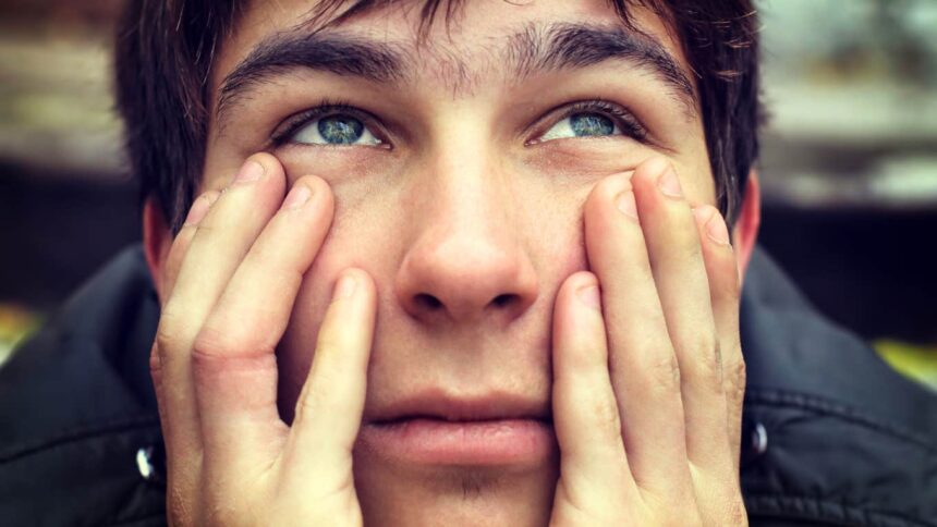 11 obvious signs a man never felt securely loved as a little boy 69987fb5d510c