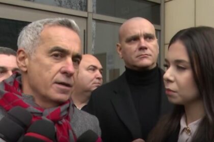 calin georgescu merge la politia buftea pentru semnarea controlului judiciar dupa decizia tribunalului bucuresti 698ac4738b2f4