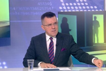 dan dungaciu o acuza pe oana toiu ca s a dus in statele unite ca sa vanda resursele romaniei 698adb0fd761a