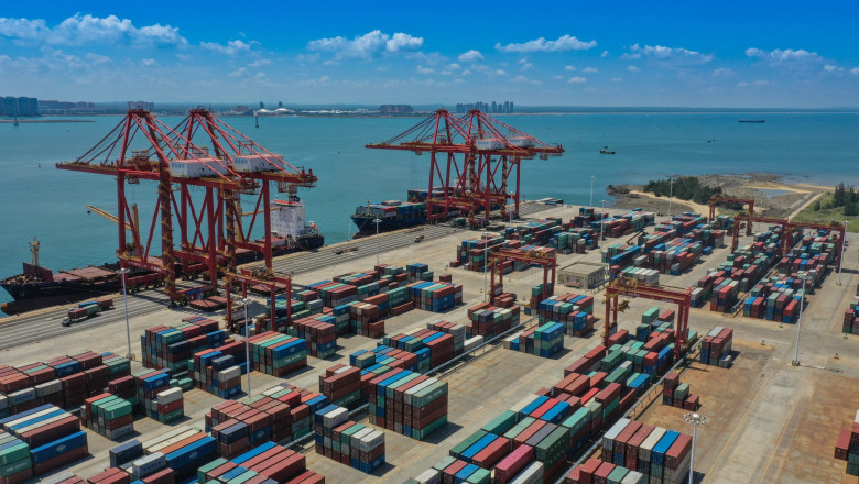 deficitul comercial al romaniei a scazut la 327 miliarde euro in 2025 dupa ce exporturile au crescut mai rapid decat importurile 6989aeba31084