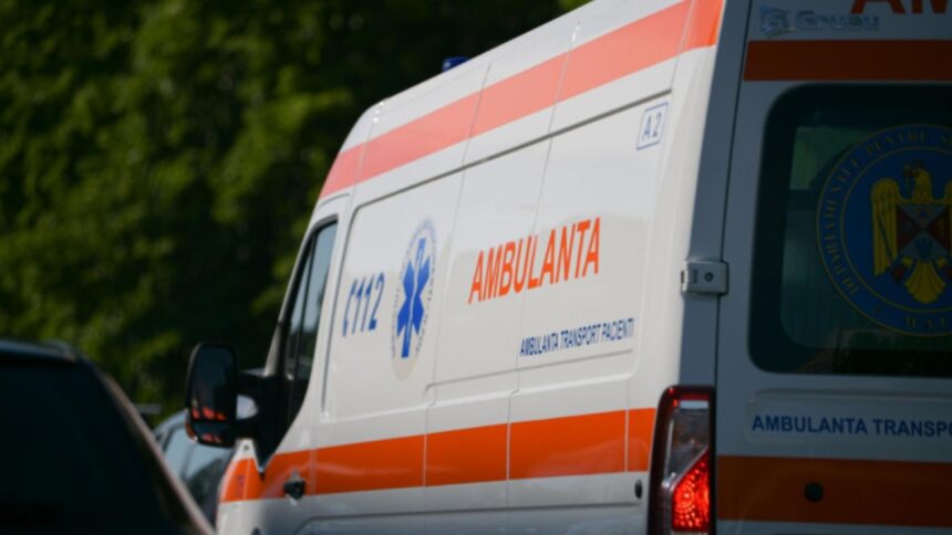 eleva de 14 ani din timisoara transportata la spital dupa ce a inghitit mai multe medicamente la scoala 699c3c42ef95c
