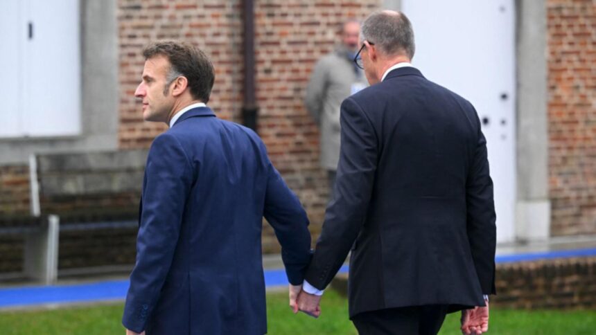 emmanuel macron si friedrich merz aparitie neasteptata la summitul informal unitate afisata in ciuda tensiunilor economice cei doi s au tinut strans de mana 698e323717161