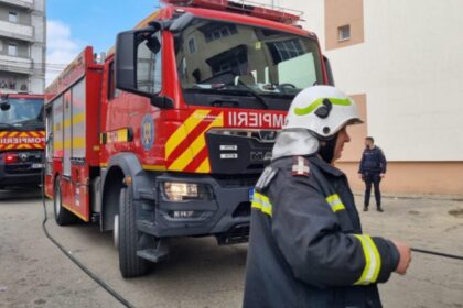 explozie urmata de incendiu intr un bloc din craiova mai multe echipaje de interventie mobilizate de urgenta video 69a19e7a3d2e7