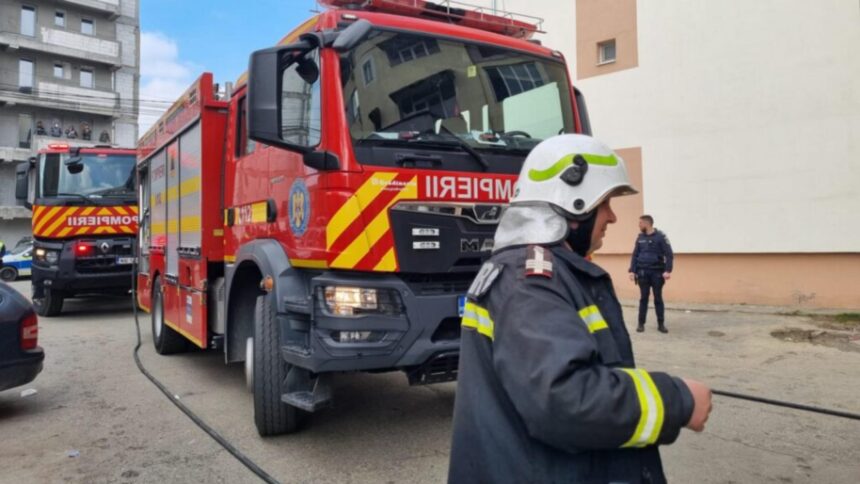 explozie urmata de incendiu intr un bloc din craiova mai multe echipaje de interventie mobilizate de urgenta video 69a19e7a3d2e7