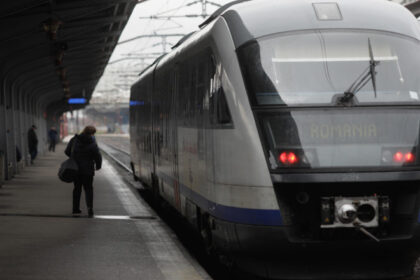 incident in gara de nord din bucuresti un vagon al unui tren cfr calatori a deraiat circulatia este blocata 698eeb605d818