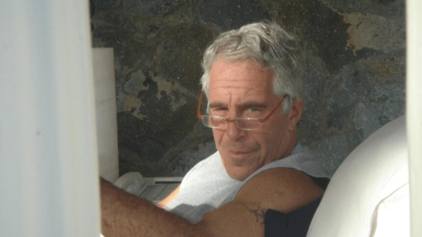 jeffrey epsteinar fi fost strangulat nu spanzurat scenariul lansat de un legist care a asistat la autopsie 698f3b385cbc7