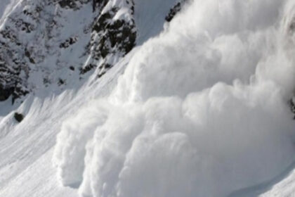risc mare de avalansa in muntii fagaras si muntii bucegi la peste 1 800 de metri avernismentul dsu pentru romanii care se afla in vacanta la schi 69947ec72f37f