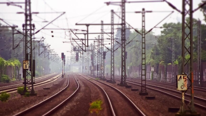 sabotaj pe calea ferata echipamente de siguranta distruse la branesti si petrosani circulatia trenurilor afectata 69870e19986e1