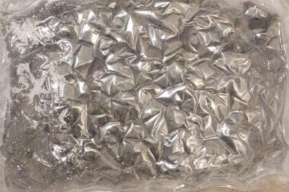tanar arestat la iasi dupa ce a ascuns pachete cu canabis si cocaina in mai multe locuri acasa avea un adevarat depozit 6991969607737