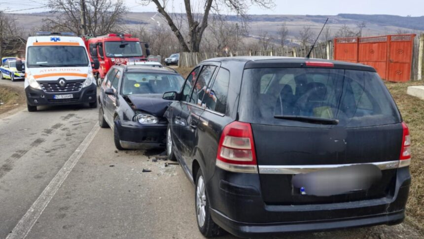trei persoane au ajuns la spital dupa un accident rutier produs in judetul neamt doua masini s au ciocnit frontal 6981f7017aa69