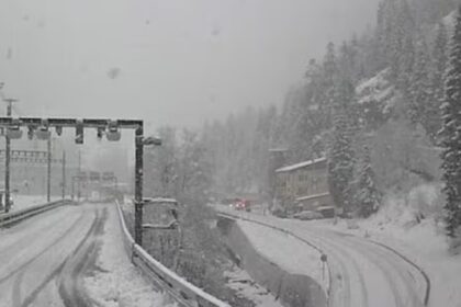 tren cu 80 de pasageri deraiat in elvetia din cauza unei avalanse mai multe persoane ar fi ranite 6992f40a946b0