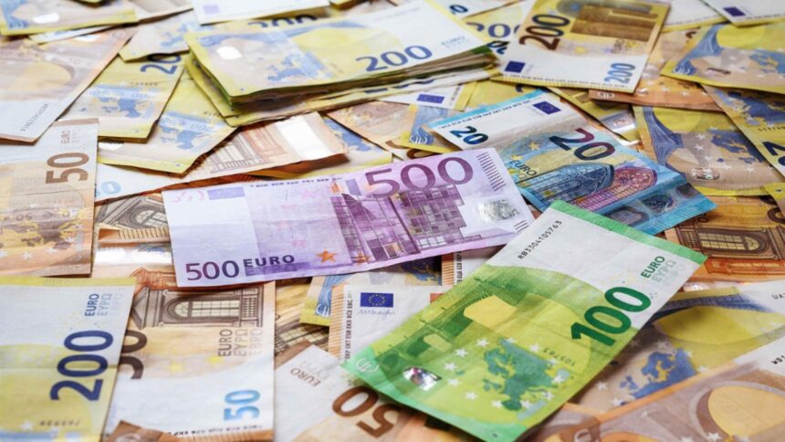 zodiile care sunt sustinute din punct de vedere financiar in zilele ce urmeaza pot castiga bani de unde nici nu se asteapta 698447f9ccf8e