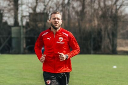 foto si video george puscas a debutat cu gol la dinamo si a iesit cu probleme medicale 69c7b8b6d69f5