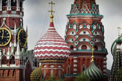 rusia vrea sa se aseze la masa negocierilor dintre iran si sua si ii acuza pe americani ca gestioneaza foarte prost situatia 69a933063347a