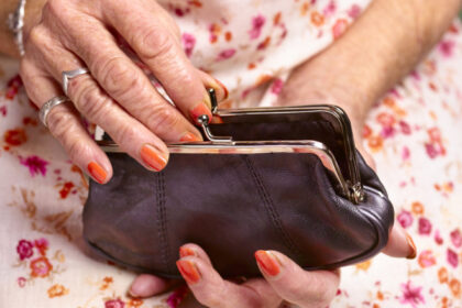 cati pensionari sunt in romania si ce pensie primesc datele oficiale pentru martie 2026 69dd479180cf9