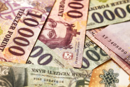 forintul ungar la maximul ultimilor patru ani dupa infrangerea lui orban victoria opozitiei poate aduce miliarde de euro de la ue 69dcb649bec16