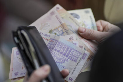 peste 3 milioane de romani primesc ajutor financiar de la stat in mai 2026 cine sunt beneficiarii pachetului de solidaritate 69d0b74c6b3f4