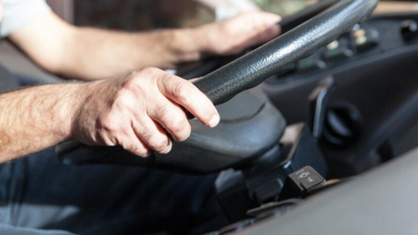 sofer de autobuz din alba retinut dupa ce s a rasturnat cu vehiculul pe sosea barbatul era baut 69d21aeeb759f