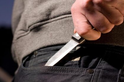 tanar de 19 ani din chiajna retinut dupa ce a injunghiat cu cutitul un alt tanar 69ddf7625cd22