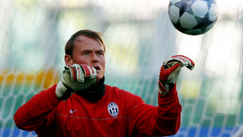 tragedie in fotbal alex manninger fost portar la arsenal si juventus mort la 48 de ani dupa ce masina sa a fost lovita de tren 69e253f89cf87