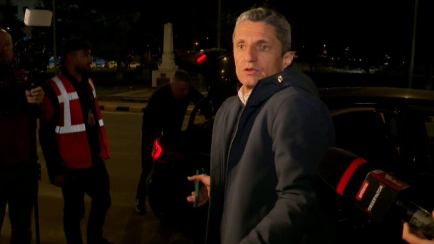 video razvan lucescu a sosit de urgenta in romania pentru a fi alaturi de mircea lucescu reactie la aeroport 69d2d134ed3a4