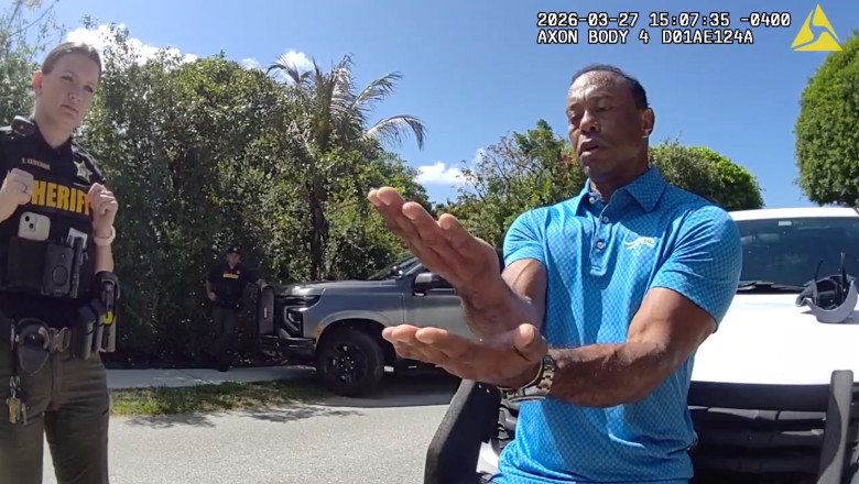 videofoto tiger woods la telefon cu donald trump dupa accident surprins de camera politiei 69cfa6bf45ed8