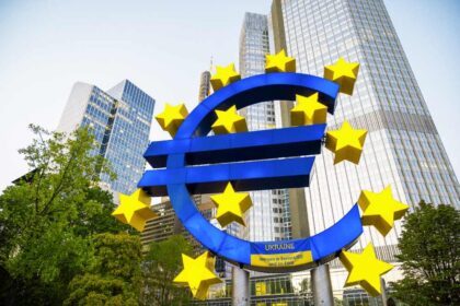 Euro a atins cea mai mare valoare istorică raportată la cursul BNR.