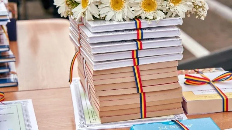 Manuale și materiale didactice gratuite pentru clasa pregătitoare, asigurate de stat începând cu 2027.