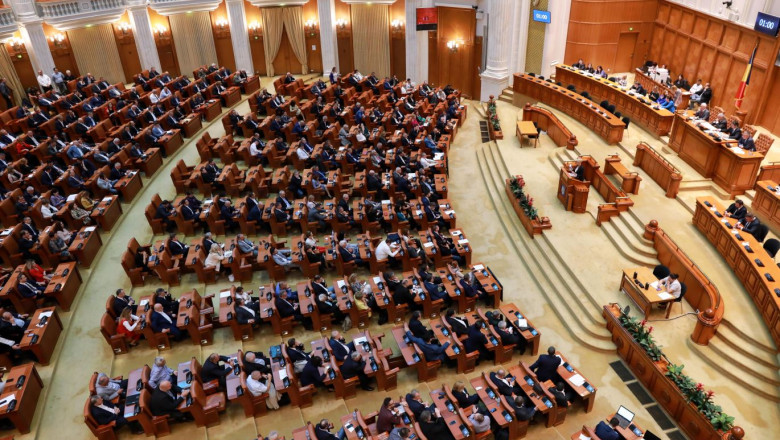 Moțiunea de cenzură împotriva Guvernului Bolojan a fost prezentată în plenul comun, dezbaterea și votul fiind programate pentru 5 mai.
