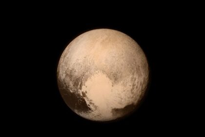 Directorul NASA propune reintegrarea lui Pluto în rândul planetelor.